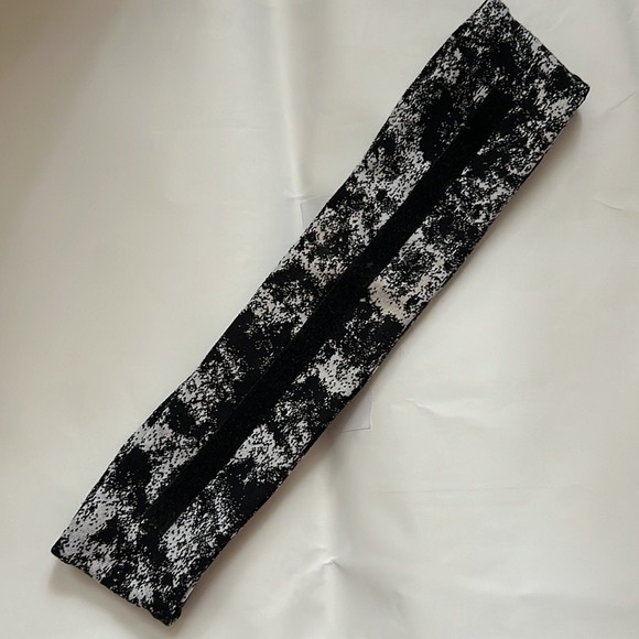 LULULEMON Fly Away Tamer Headband - Picture 4 of 4